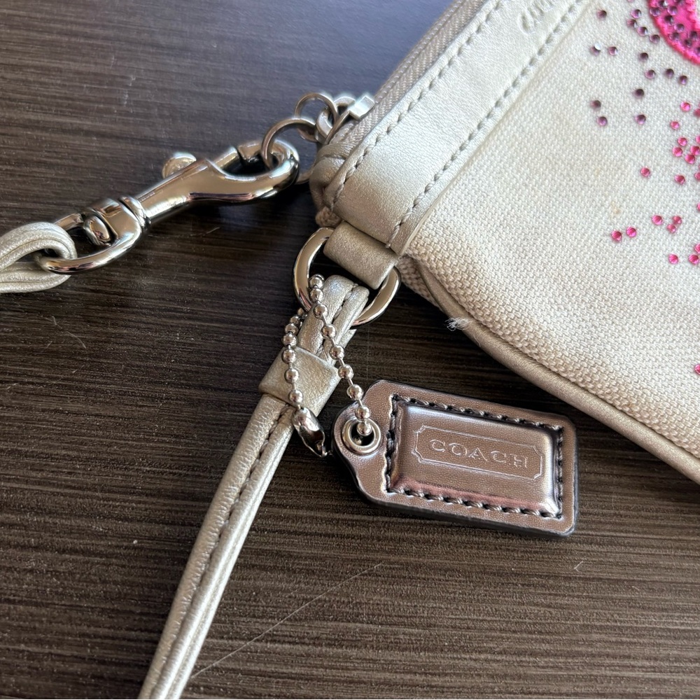 Coach Poppy Crystal Heart Wristlet (White/Pink) 2010 Limited Edition - Picture 9 of 11
